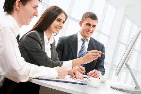 深圳变更公司名称和重新注册公司区别在哪