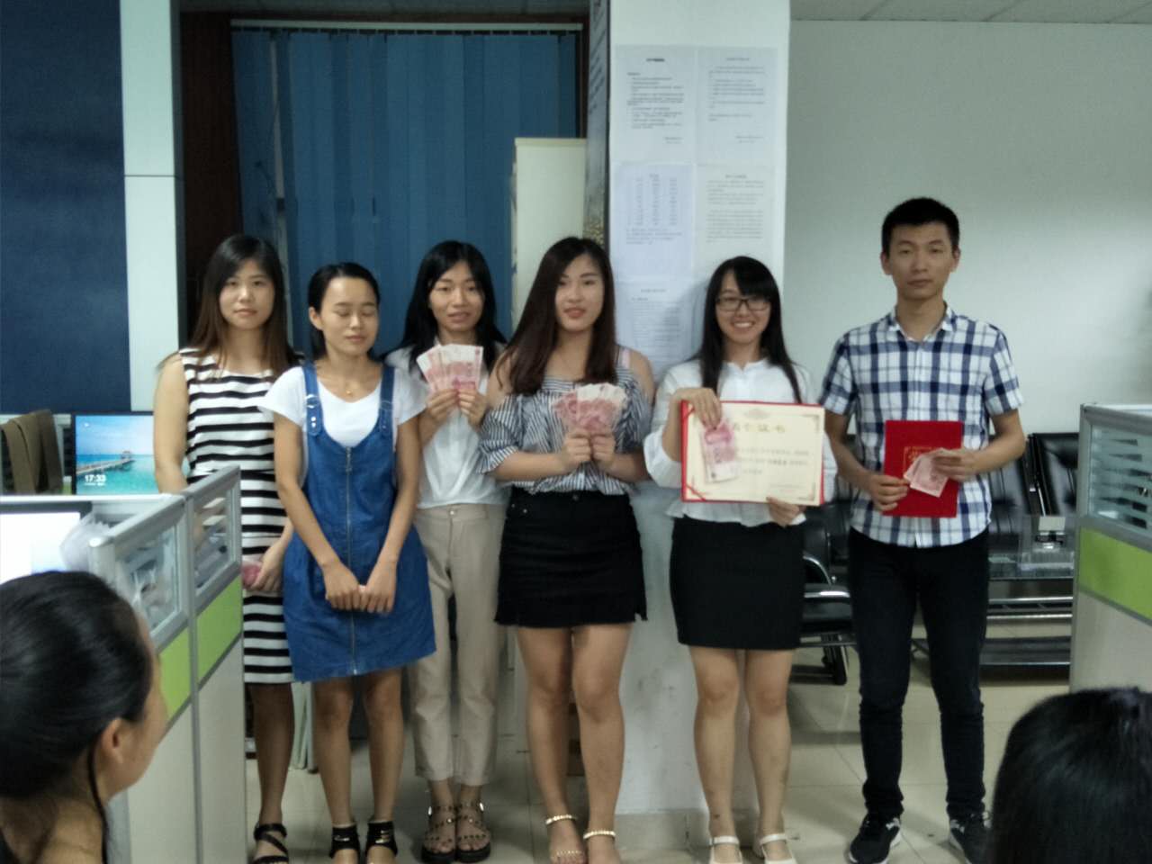 注册深圳公司华鑫峰表彰会 注册深圳公司华鑫峰表彰会